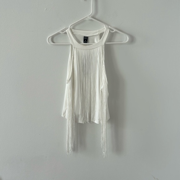 NWT Emery Rose White Round Neck Fringe Bottom Blouse Top Size Medium - Picture 1 of 4